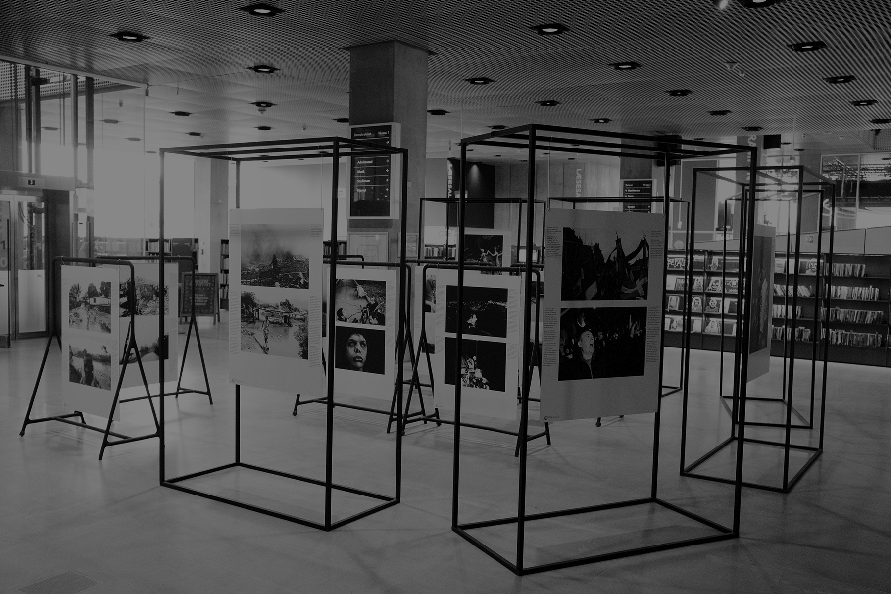 Mikkel Hørlyck photo exhibition outdoors at Aludibond