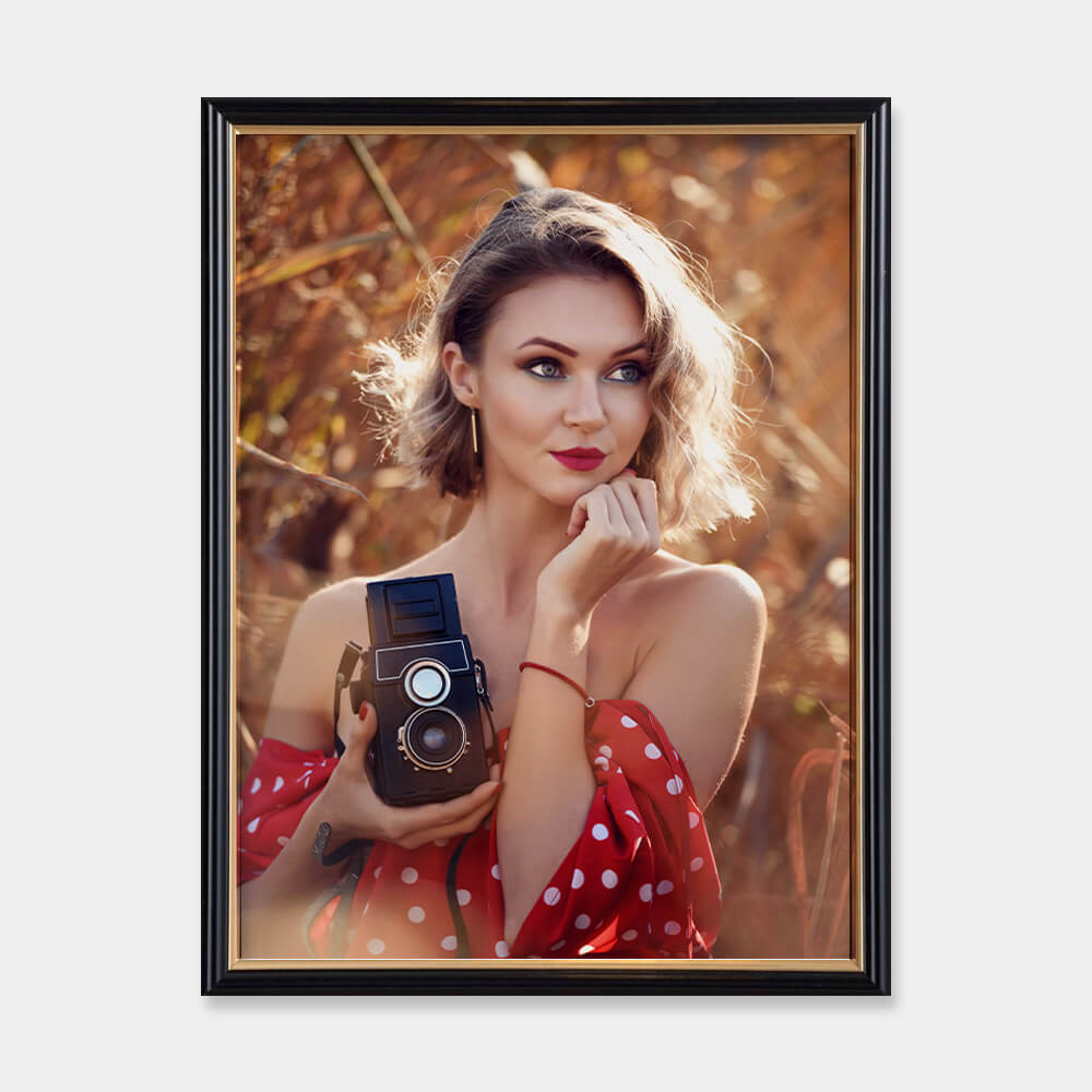 https://nordicdigitallab.dk/images/product/classic-wooden-frame-in-four-colors-12-mm56.jpg